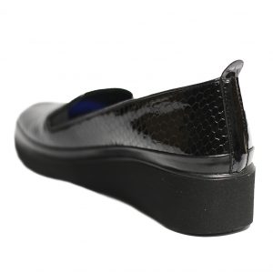 Туфлі чорного кольору в стилі “рептилія”