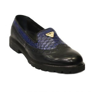 Жіночі туфлі з  натуральної лакової шкіри чорного кольору  з синьою рептилією .