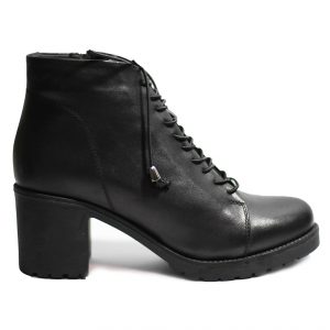 Жіночі шкіряні черевики чорного кольору  на  натуральному   хутрі