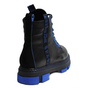 жіночі шкіряні черевики чорного кольору з синім декором