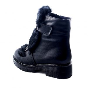 Жіночі зимові шкіряні черевики чорного кольору на натуральному хутрі