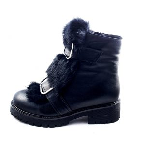 Жіночі зимові шкіряні черевики чорного кольору на натуральному хутрі