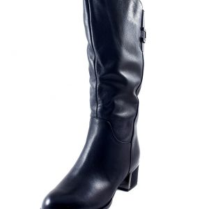 Жіночі  шкіряні чоботи  чорного кольору на нутуральному хутрі з пряжкою