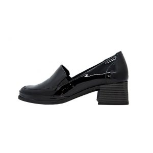 Жіночі туфлі з натуральної лакованої шкіри чорного кольору  на підборах