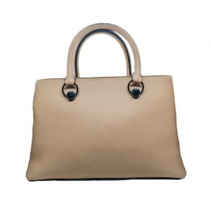 Класична жіноча сумка традиційної форми з якісної екошкіри кольору капучіно