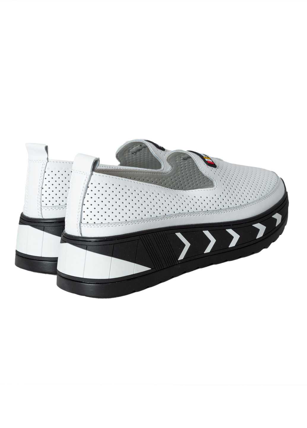 Жіночі туфлі Lifexpert білого кольору перфорація